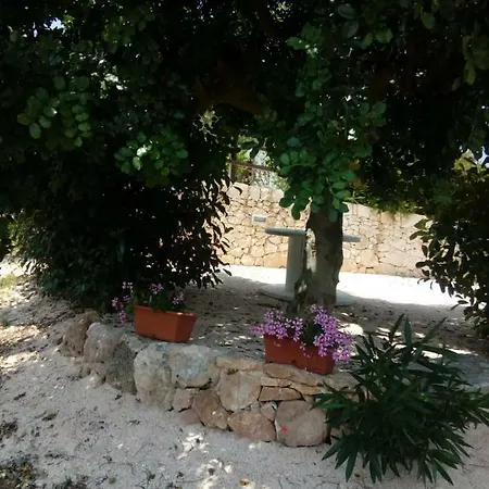 Trulli La Collinetta * مارتينا فرانكا