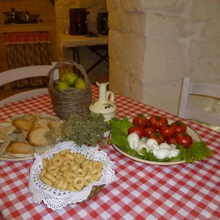 Trulli La Collinetta Tatil Evi *